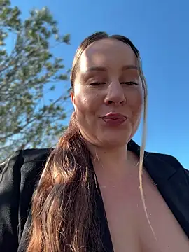 Snapshot of Mona_Plus chatting on 19, 4, 2026 Mona Plus online show from 19, 4, 2026