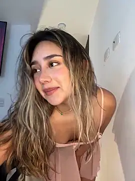 Hornyholly   online show from 7, 3, 2025