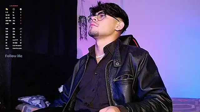 Snapshot of isaac-saenz chatting on 28, 10, 2025 isaac-saenz online show from 28, 10, 2025