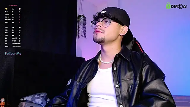 Snapshot of isaac-saenz chatting on 1, 11, 2025 isaac-saenz online show from 1, 11, 2025