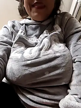 Cute anamikasingh online show from 5, 1, 2026