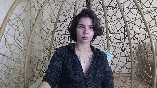 Snapshot of Anna-Sun chatting on 12, 10, 2025 Anna-Sun online show from 12, 10, 2025