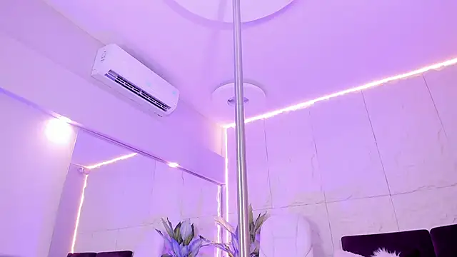 MelanieHillss online show from 4, 12, 2025