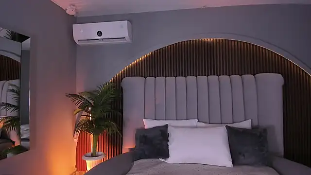 Snapshot of MelanieHillss chatting on 18, 1, 2026 MelanieHillss online show from 18, 1, 2026