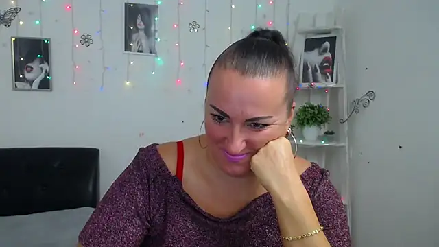 DianaMGG online show from 9, 10, 2025