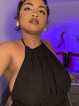 Snapshot of Dahiana_Giil chatting on 28, 10, 2025 Dahiana Giil online show from 28, 10, 2025