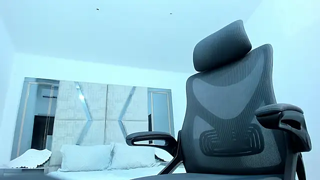 JacobRoberts1 online show from 14, 2, 2025