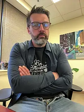 plaintreebull online show from 2, 4, 2026