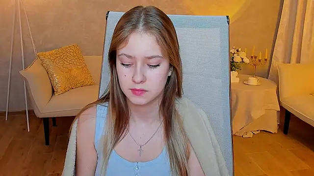 Snapshot of EveMundie chatting on 17, 3, 2025 EveMundie online show from 17, 3, 2025