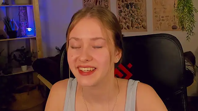 Snapshot of EveMundie chatting on 17, 3, 2025 EveMundie online show from 17, 3, 2025