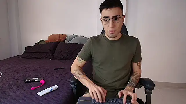Snapshot of Andy_shaaw chatting on 15, 3, 2025 Andy shaaw online show from 15, 3, 2025