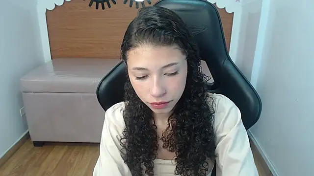 danatella a online show from 8, 11, 2025