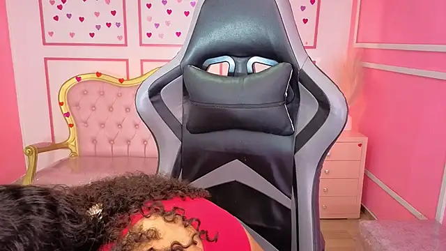 danatella a online show from 14, 12, 2025