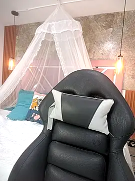 EmmaSulivan online show from 14, 10, 2025