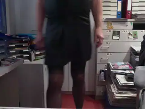 HMStraps01 online show from 6, 11, 2025