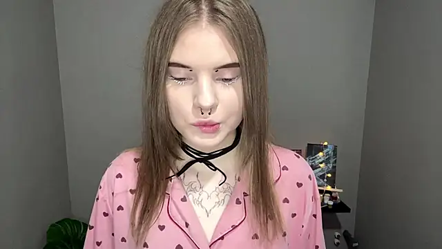 CarolinePepper online show from 6, 3, 2025