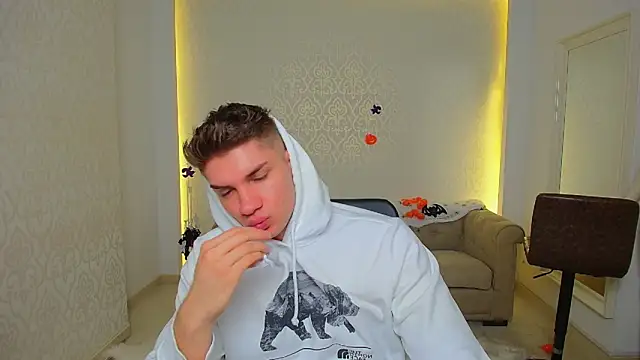 MaxKaiden online show from 27, 10, 2025