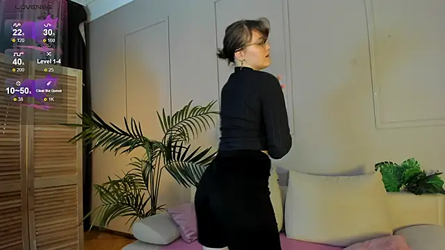 Rada Woods online show from 5, 3, 2025