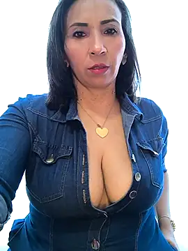 Snapshot of Mrsvictoriaaa chatting on 1, 10, 2025 Mrsvictoriaaa online show from 1, 10, 2025