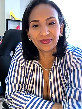 Mrsvictoriaaa online show from 15, 4, 2026