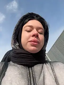 AlishaPrettyBlade online show from 4, 3, 2026