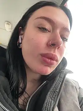 AlishaPrettyBlade online show from 21, 4, 2026