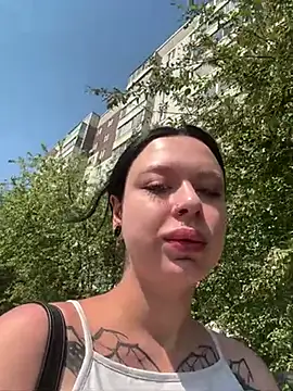 AlishaPrettyBlade online show from 7, 6, 2026