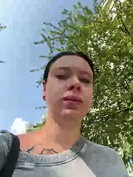 AlishaPrettyBlade online show from 10, 6, 2026