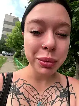 AlishaPrettyBlade online show from 11, 6, 2026