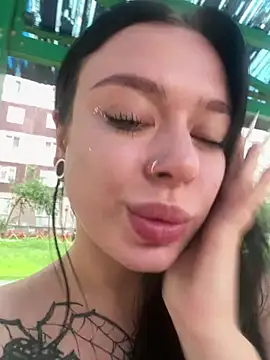 AlishaPrettyBlade online show from 6, 7, 2026