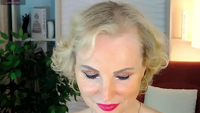 Snapshot of Sandra_Kind chatting on 14, 9, 2025 Sandra Kind online show from 14, 9, 2025