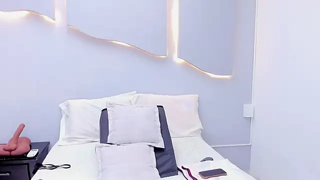 EmilyDiaaz online show from 15, 4, 2026