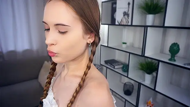 QuennaCoote online show from 15, 10, 2025