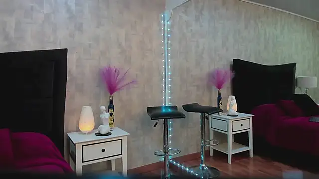 NahomyCarther online show from 15, 4, 2026