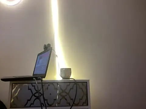 DesireLuxe online show from 3, 2, 2026