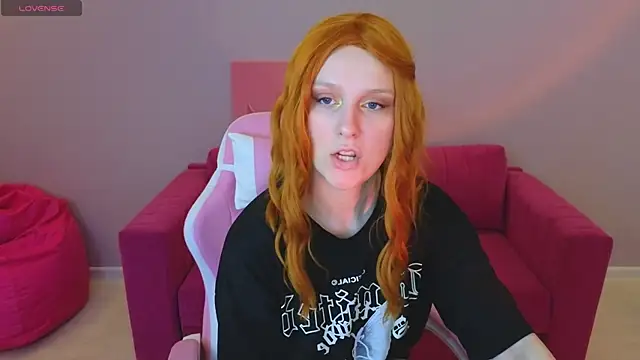 KristinMoore online show from 22, 3, 2025