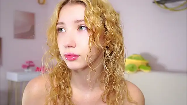 Snapshot of SunnivaCovil chatting on 14, 2, 2026 SunnivaCovil online show from 14, 2, 2026