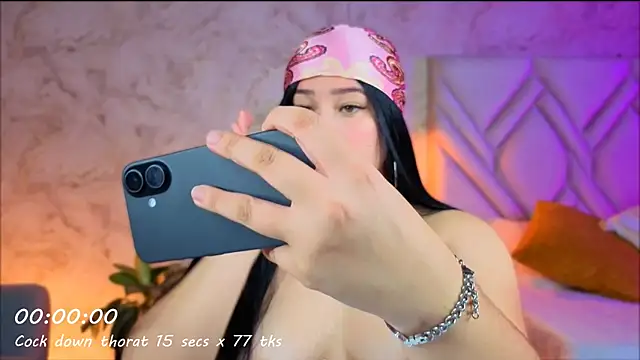 Snapshot of Leaa_Cox chatting on 8, 7, 2026 Leaa Cox online show from 8, 7, 2026