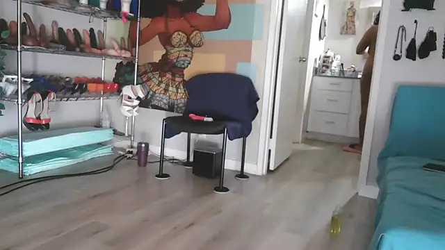 Queenanitadix online show from 15, 10, 2025