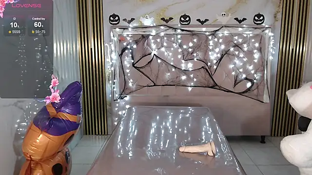 lili conor s online show from 5, 10, 2025