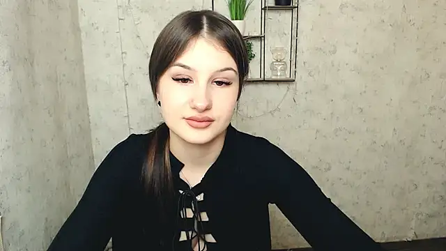  MiaAngell online show from 5, 3, 2025