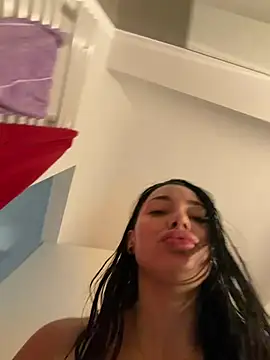 Snapshot of Mia_Splash chatting on 5, 4, 2026 Mia Splash online show from 5, 4, 2026