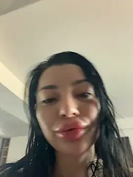 Snapshot of Mia_Splash chatting on 6, 4, 2026 Mia Splash online show from 6, 4, 2026