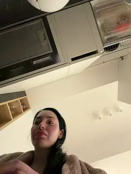 Snapshot of Mia_Splash chatting on 9, 4, 2026 Mia Splash online show from 9, 4, 2026