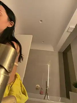 Snapshot of Mia_Splash chatting on 15, 4, 2026 Mia Splash online show from 15, 4, 2026