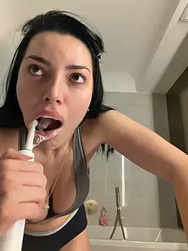 Mia Splash online show from 16, 5, 2026
