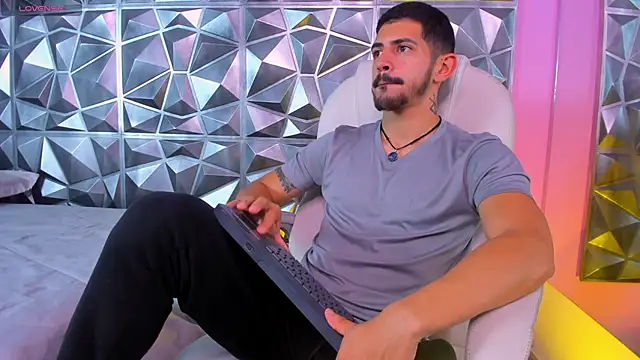 AlejandroStormm online show from 7, 1, 2026