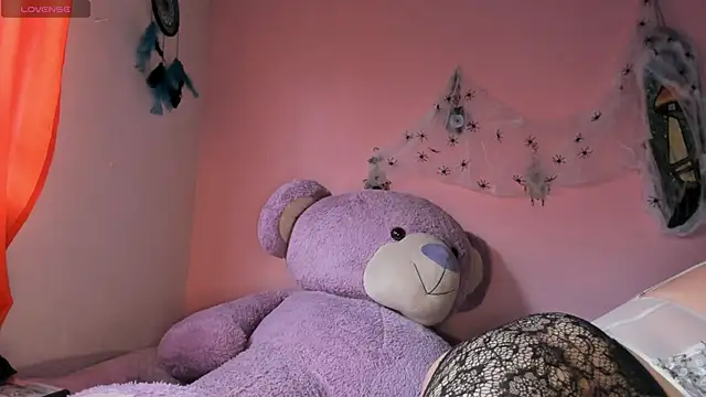 Maddy Jhonsson online show from 28, 10, 2025