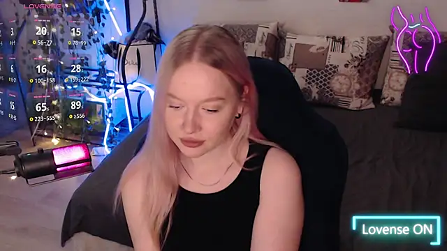 Snapshot of lissallor_ chatting on 8, 10, 2025 lissallor online show from 8, 10, 2025