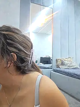 Bella Posh online show from 13, 10, 2025